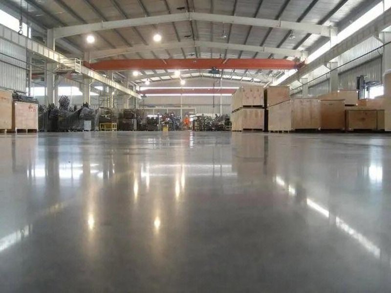 环氧地坪、金刚砂耐磨地坪和密封固化剂地坪，这三种地坪在施工过程中有哪些不同？今天我们就来详细解析一下。